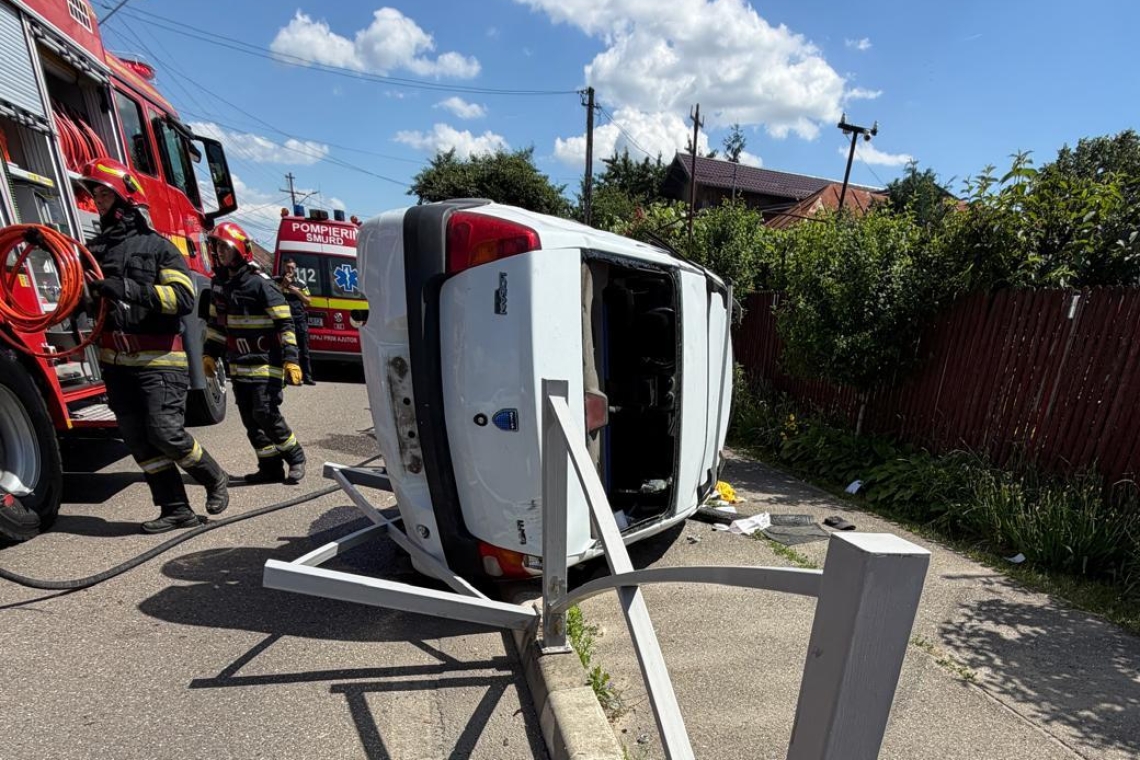 Tânăr de 19 ani, rănit grav într-un accident produs în orașul Băicoi, marți după-amiază