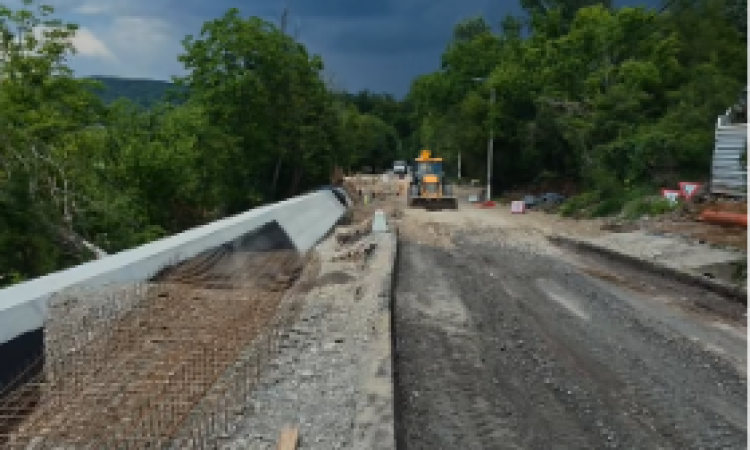 Lucrările la drumul afectat dintre Câmpina și DN1 continuă. Virgiliu Nanu: „Progresul se vede de la o săptămână la alta”