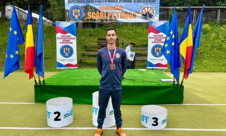 Pompierul sinăian Răzvan Clinci, performanță remarcabilă la competiția montană „Scări pe Toaca” 2026