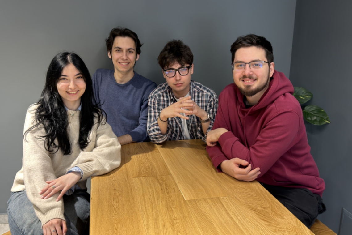 Platformă online creată de patru tineri din Ploiești, foști membri ai echipei de robotică RO2D2, folosită de mii de studenți din întreaga Europă