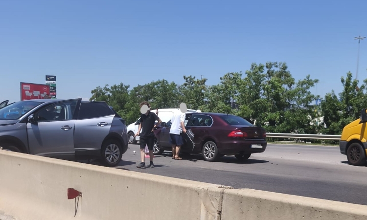 Accident rutier la ieșire din Ploiești. O femeie de 66 de ani a fost rănită