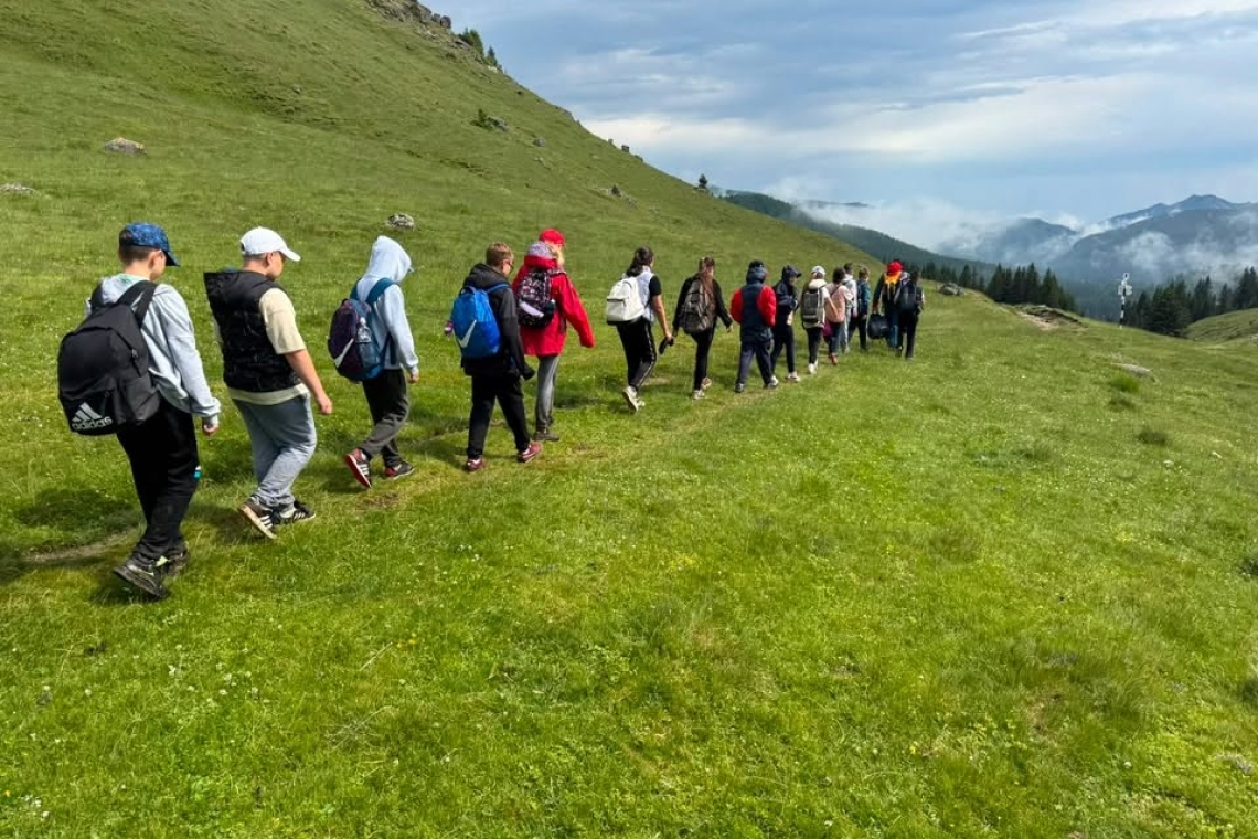 Profesor lovit de trăsnet în Bucegi, în timp ce însoțea un grup de 14 copii. Intervenție contracronometru a Salvamont Dâmbovița