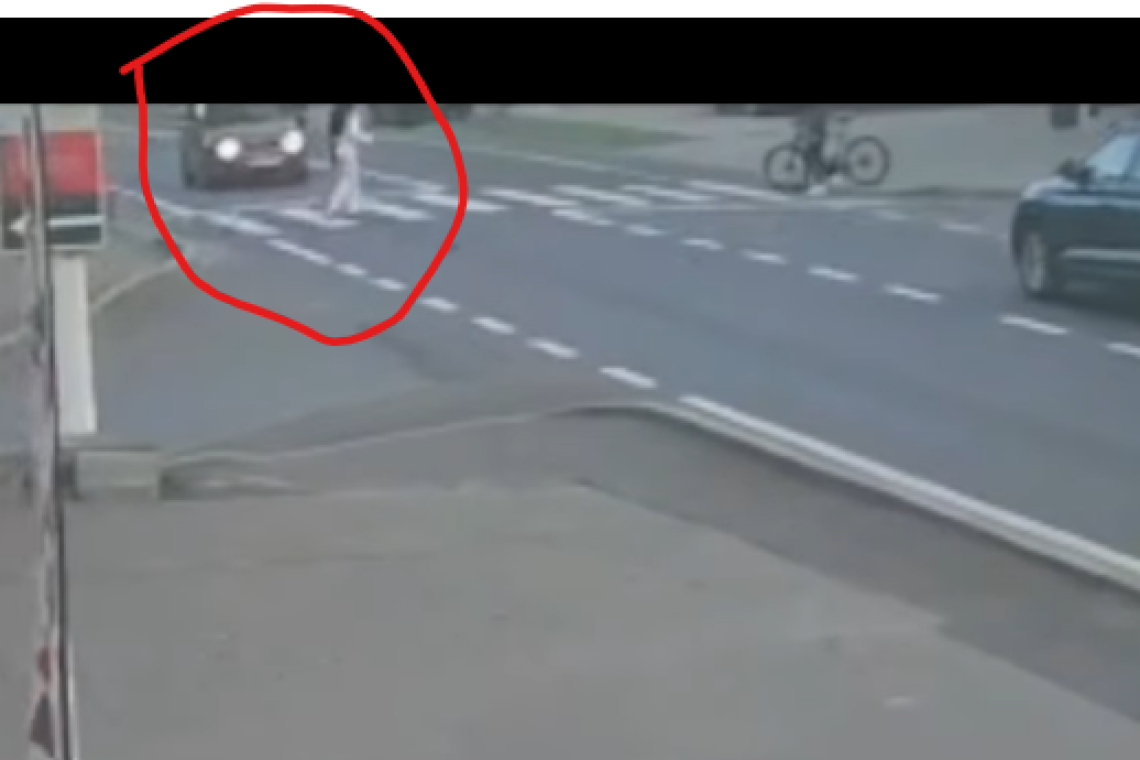 UPDATE | Accident pe DN1, în zona Poiana Țapului. Două persoane au fost lovite de un autoturism pe trecerea pentru pietoni