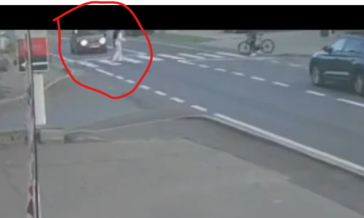 UPDATE | Accident pe DN1, în zona Poiana Țapului. Două persoane au fost lovite de un autoturism pe trecerea pentru pietoni