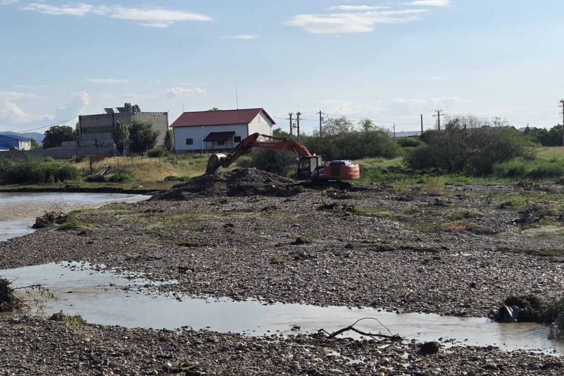 Avarie la rețeaua de alimentare cu apă din Filipeștii de Pădure, după creșterea debitului pârâului Provița