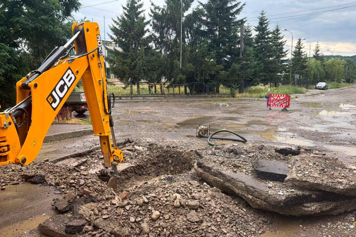 Hidro Prahova: Furnizarea apei potabile, întreruptă temporar în mai multe zone ale municipiului Câmpina, din cauza unei avarii produse de o firmă