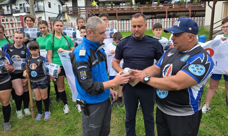 Jandarmii montani din Bușteni, întâlnire cu vicecampionii naționali la oină și sportivii de arte marțiale