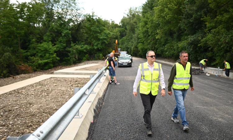 Drumul surpat de la Câmpina va fi redeschis vinerea viitoare. Virgiliu Nanu: „Se va circula fără restricții spre DN1”
