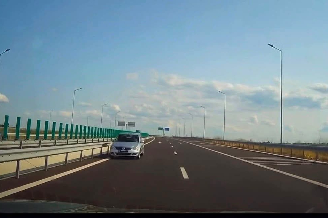 Un șofer de 77 de ani a rămas fără permis după ce a circulat pe contrasens pe autostrada A7