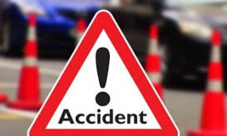 Copilă de 15 ani, accidentată pe trecere după coliziunea dintre două mașini, în Valea Călugărească