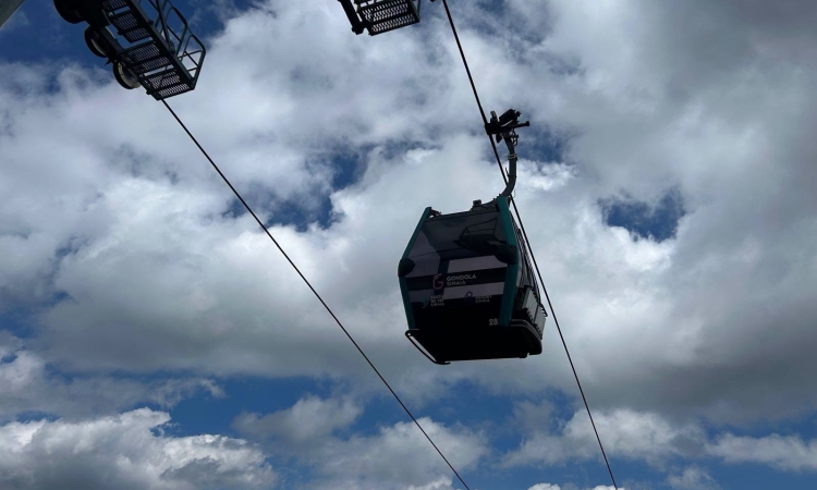 Peste 150 de turiști, blocați la Cota 1400 și Cota 2000 din Sinaia, după o pană de curent. Instalațiile de transport pe cablu au fost oprite