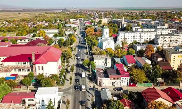Primăria Mizil face curățenie pe domeniul public: demolează garajele amplasate pe terenurile orașului