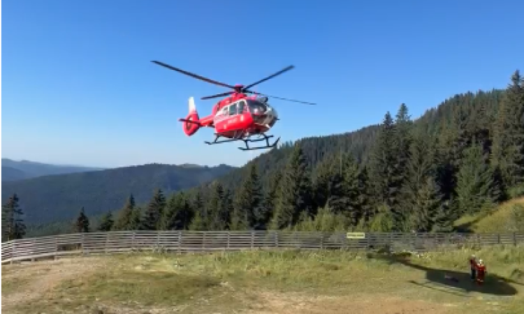 Intervenție cu sprijinul elicopterului SMURD pentru recuperarea a patru persoane din Munții Bucegi