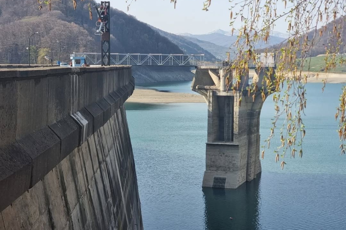 Problemele de la acumularea Paltinu persistă. Încă nu sunt gata toate documentațiile necesare începerii lucrărilor de reabilitare