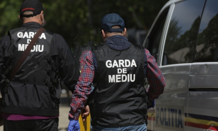 Exploatare ilegală de agregate la Jugureni. Amendă de 60.000 de lei și activitate sistată de Garda de Mediu Prahova