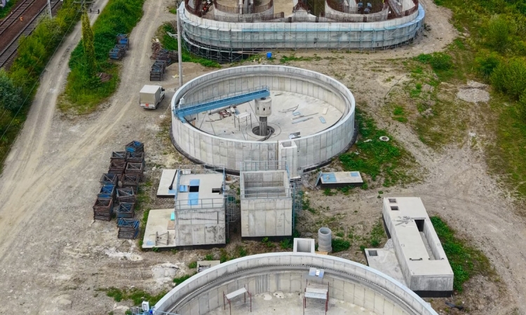 Lucrările la stația de epurare din Poiana Câmpina avansează. Se lucrează la instalații și automatizări