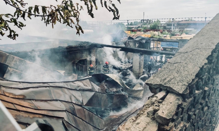 Pompierii au stabilit cauza probabilă a incendiului de lângă rafinăria Petrotel-LukOil din Ploiești