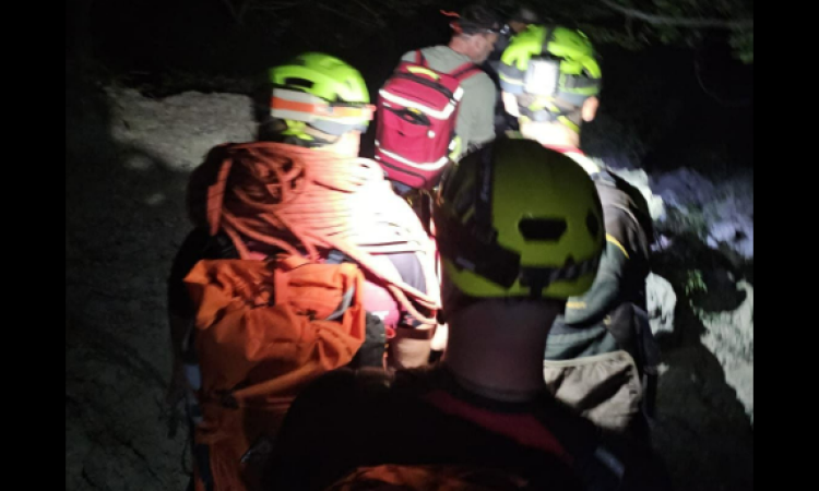 Cioban căzut într-o râpă, recuperat de salvamontiștii prahoveni, într-o intervenție nocturnă
