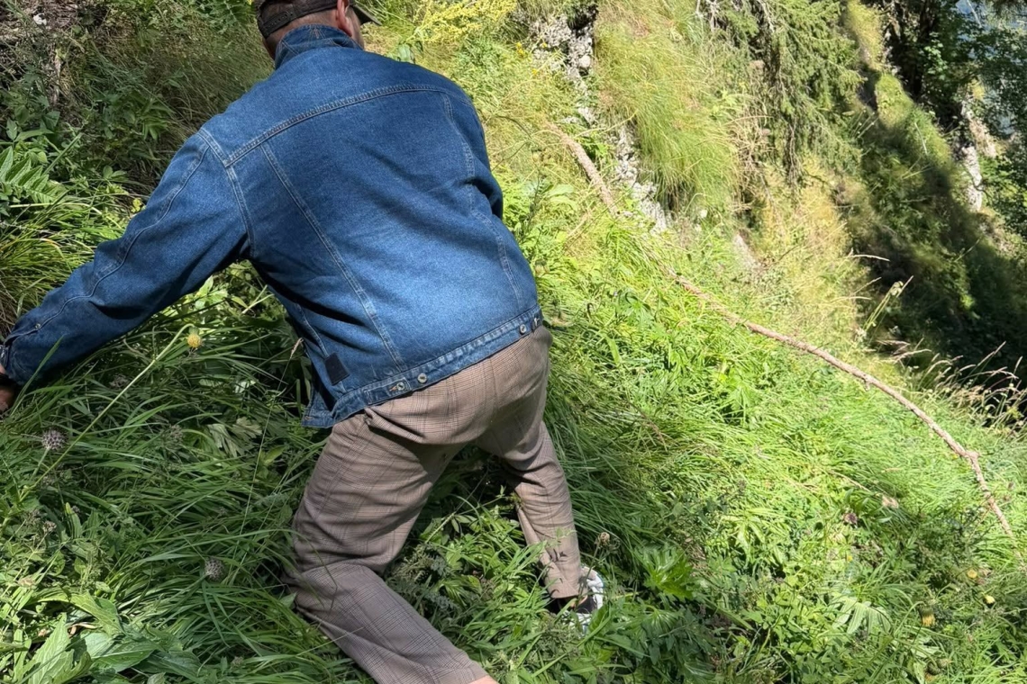 Turist turc din Olanda, recuperat de salvamontiști din Abruptul Prahovean al Bucegiului. A urcat pe munte în adidași și haine de stradă