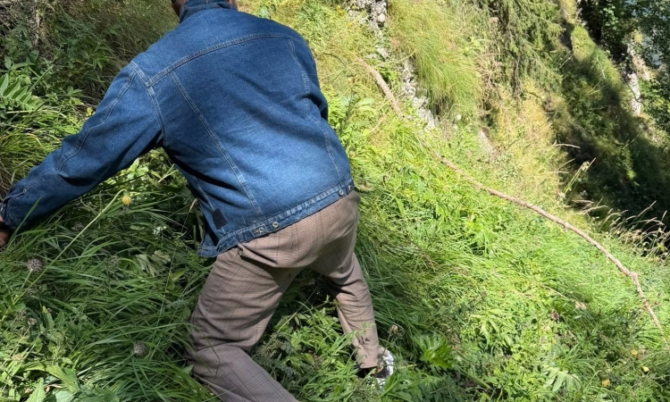 Turist turc din Olanda, recuperat de salvamontiști din Abruptul Prahovean al Bucegiului. A urcat pe munte în adidași și haine de stradă