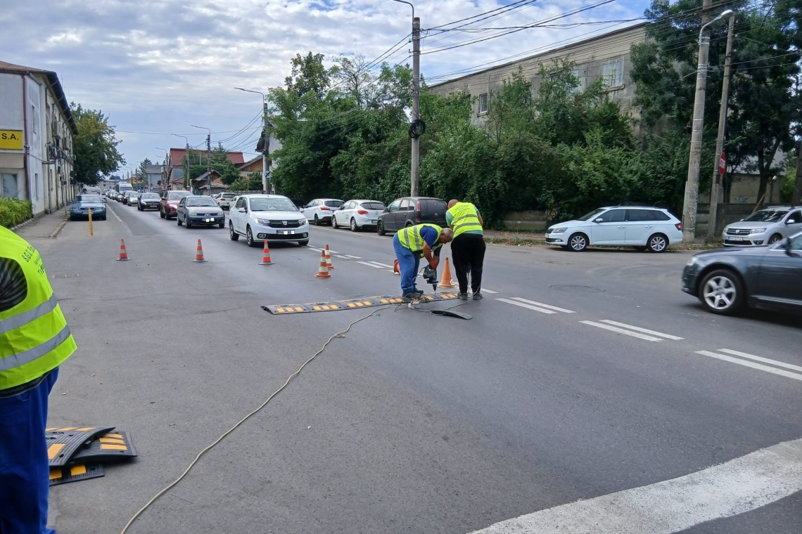 Limitatoare de viteză montate pe strada Văleni și la intrarea în Parcul Regele Mihai I din Ploiești