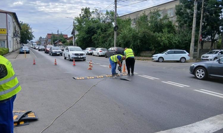 Limitatoare de viteză montate pe strada Văleni și la intrarea în Parcul Regele Mihai I din Ploiești