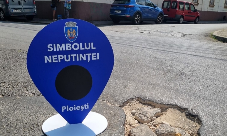 „Simbolul neputinței” - campania unui consilier local pentru marcarea gropilor din Ploiești