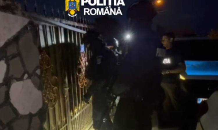 Percheziții în forță cu ”mascații”, la Urlați, după un atac violent. Mașina unei femei, distrusă, iar un bărbat, bătut