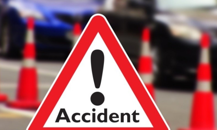 Accident pe DJ 102K, lângă Urlați. O șoferiță de 33 de ani a ajuns la spital după impactul cu o mașină care venea din sens opus