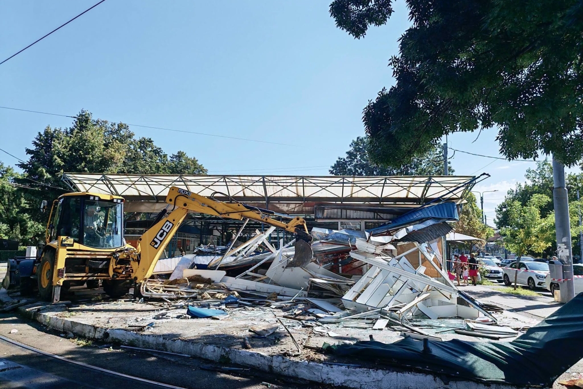Toate chioșcurile de la Piața Sud a Ploieștiului au fost demolate. SGU anunță că lucrările au fost realizate conform graficului