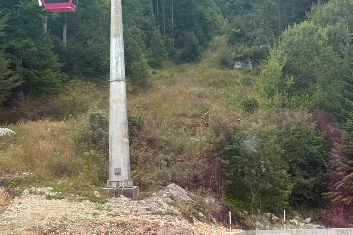 Gondola Sinaia nu mai funcționează, din cauza deplasării înregistrate la unul dintre piloni. Se fac verificări pentru a depista cauza exactă a problemei
