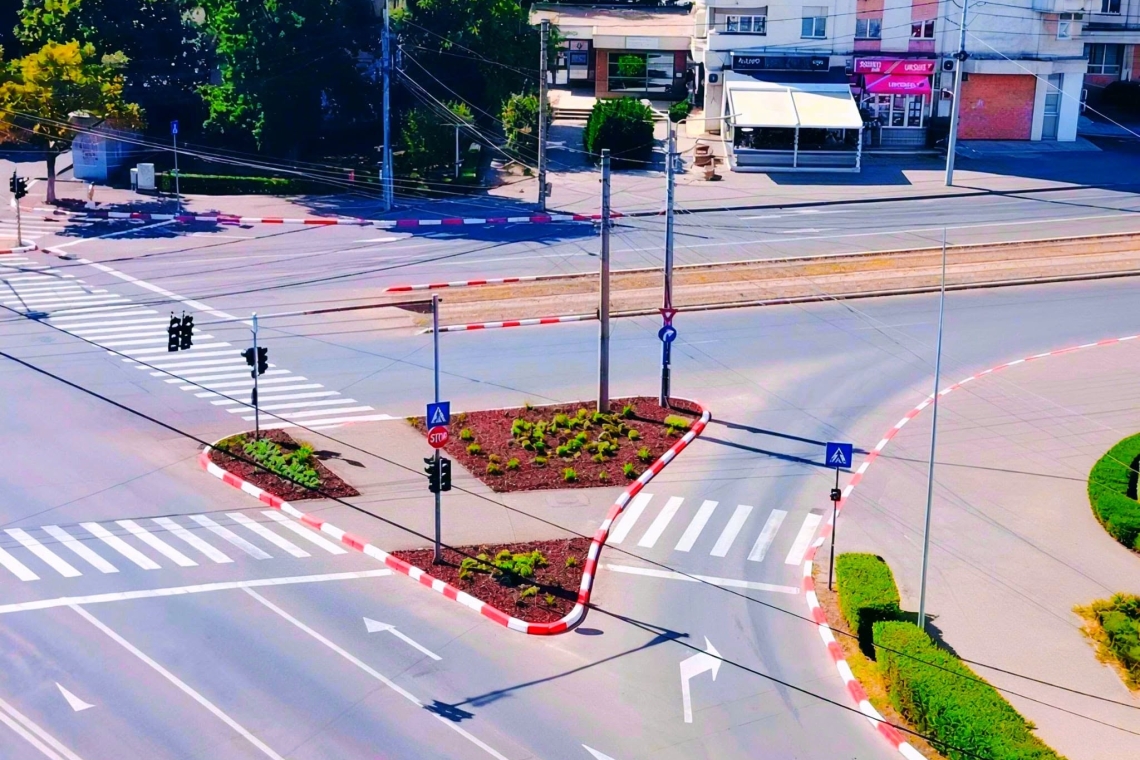 Intersecția „de la BCR” din Ploiești, reconfigurată peisagistic. SGU anunță reducerea cheltuielilor de întreținere cu peste 70%