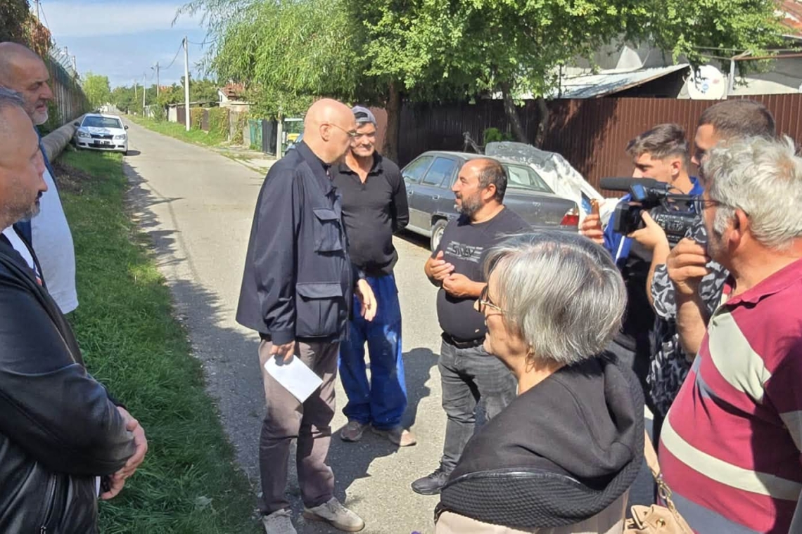 Nor de praf și mirosuri reclamate de locuitorii de lângă Rafinăria Vega. Prefectul Prahovei cere controale și termene clare pentru ecologizarea batalurilor