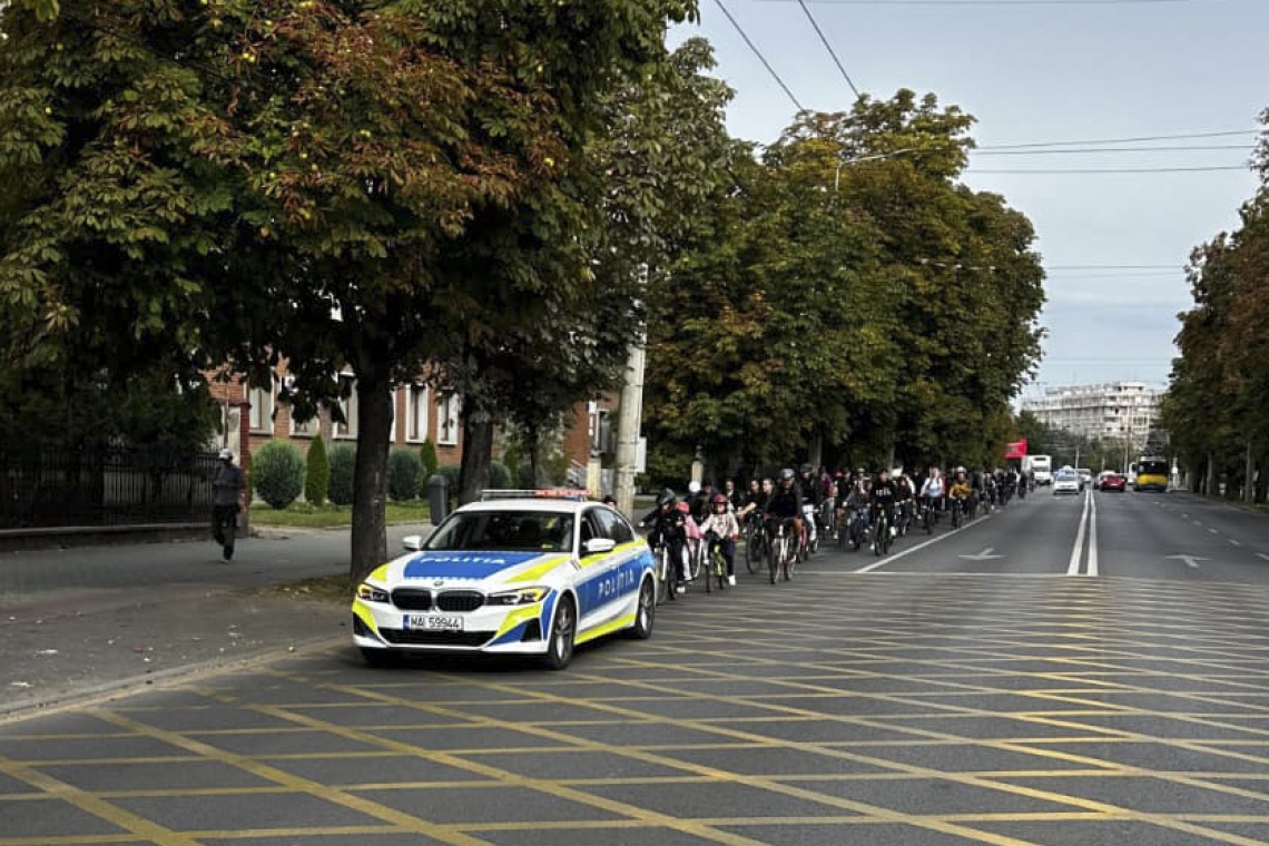 Aproximativ 100 de bicicliști au pedalat prin Ploiești, sub ochii polițiștilor, în cadrul evenimentului „Fun Ride”