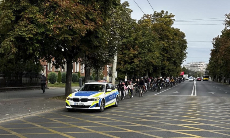Aproximativ 100 de bicicliști au pedalat prin Ploiești, sub ochii polițiștilor, în cadrul evenimentului „Fun Ride”