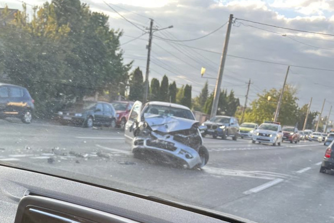 Coliziune între două autoturisme pe DJ 101D, la Tătărani. Două persoane au fost rănite și au fost transportate la spital