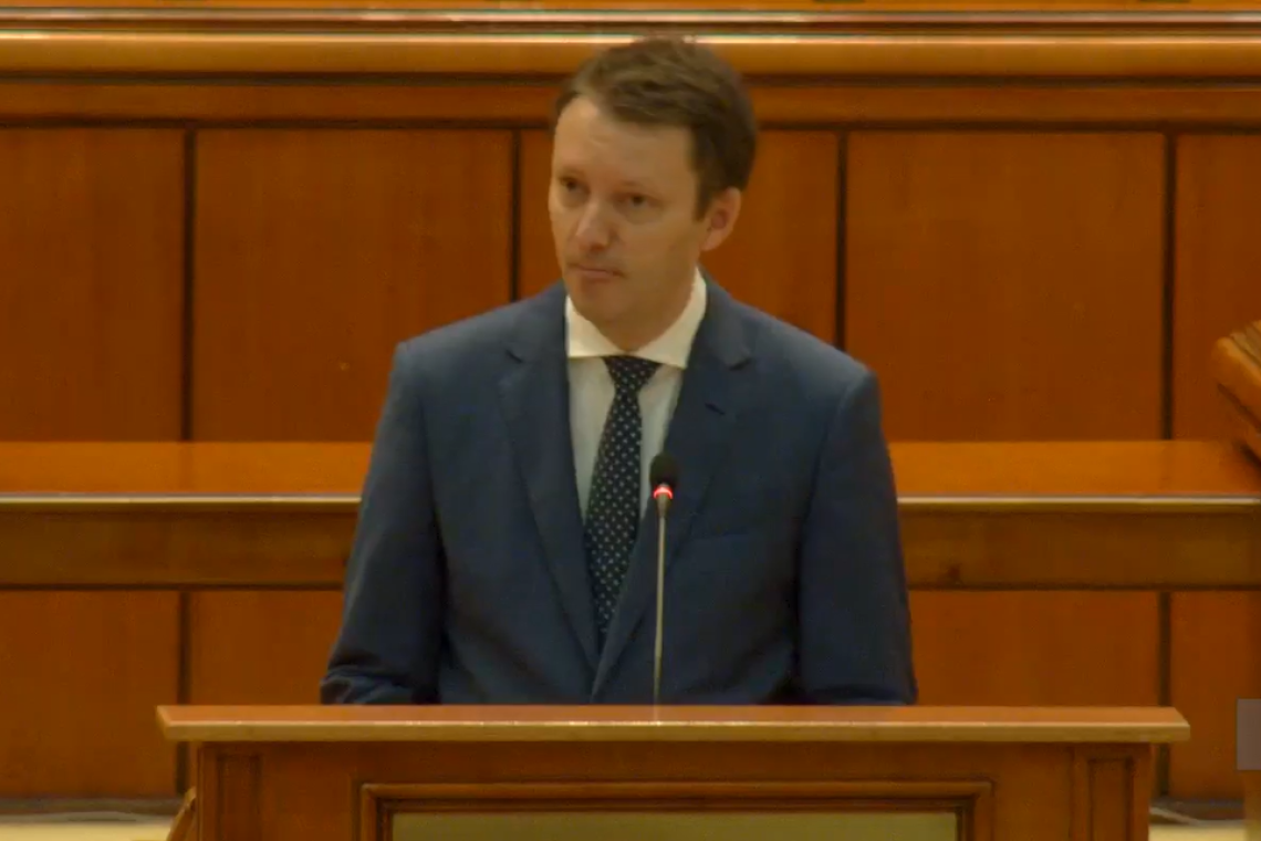 Siegfried răsuflă ușurat! Se poate întoarce la Bruxelles, după eșecul previzibil din Parlament