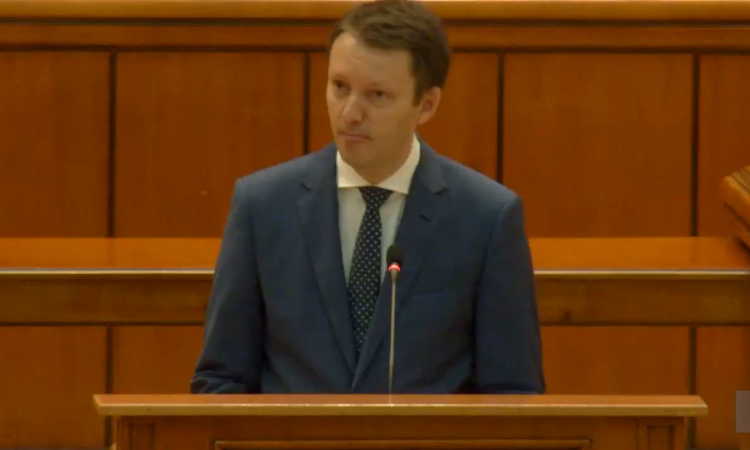 Siegfried răsuflă ușurat! Se poate întoarce la Bruxelles, după eșecul previzibil din Parlament