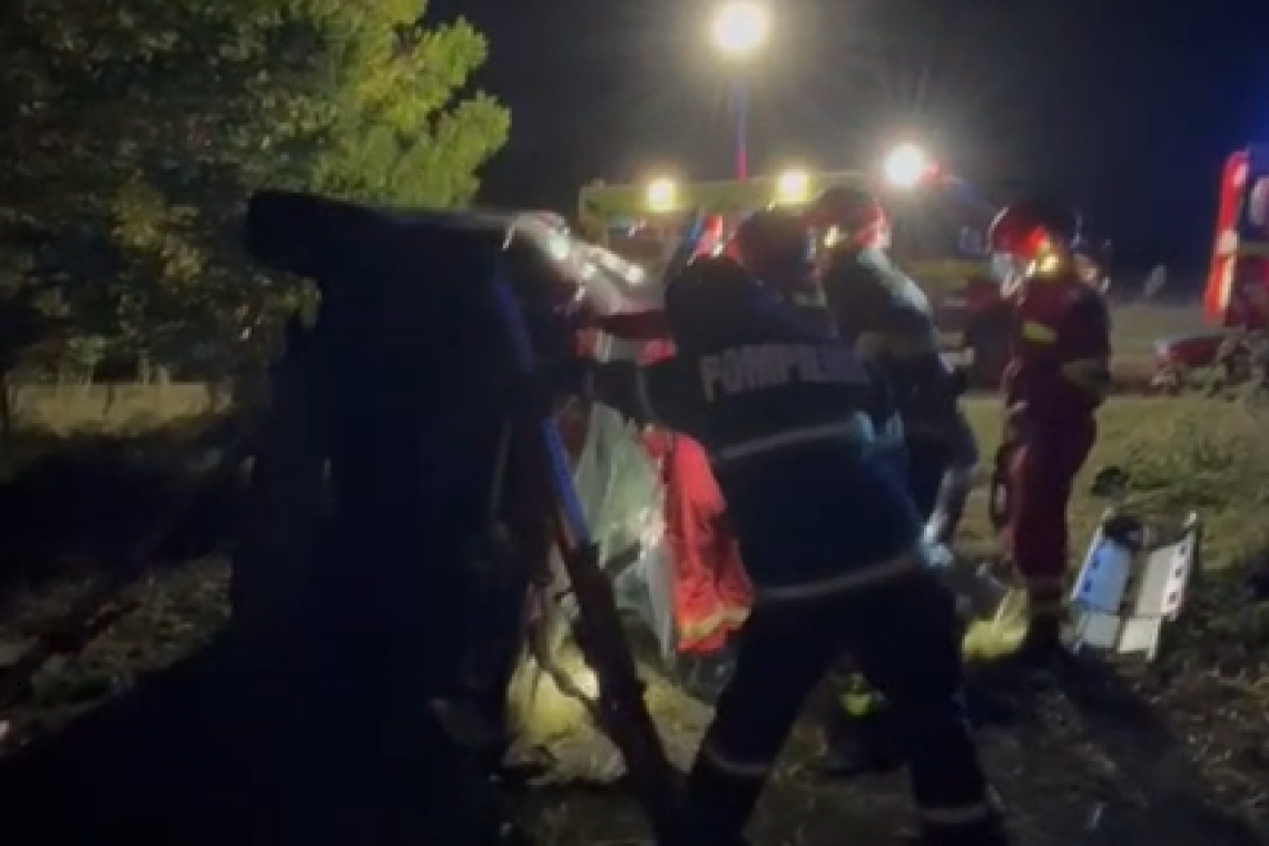 UPDATE | Accident grav în Inotești: femeie încarcerată și inconștientă, după ce mașina în care se afla s-a răsturnat