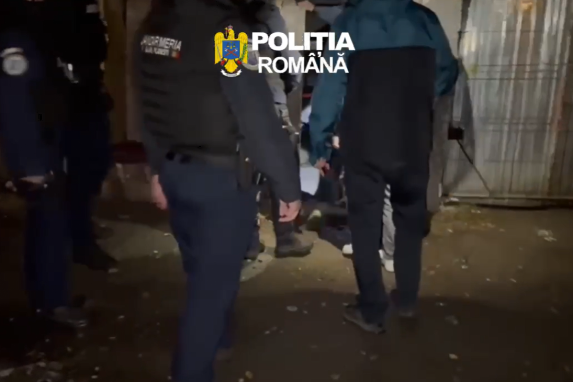 Doi bărbați, reținuți în Prahova pentru furt și tâlhărie calificată. Prejudiciul, estimat la 13.000 de lei