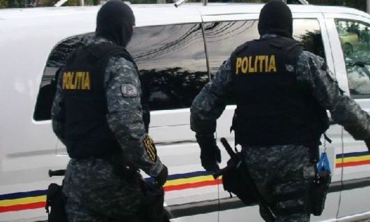 Zeci de percheziții în Prahova, la suspecți de fals, uz de fals și înșelăciune. Au obținut împrumuturi cu acte false, cu un prejudiciu uriaș!