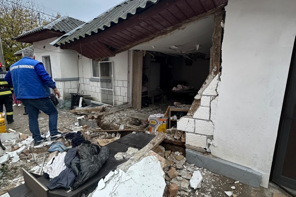 Explozie într-o locuință din Gorgota, joi dimineață, de la o acumulare de gaze. Casa, distrusă pe jumătate
