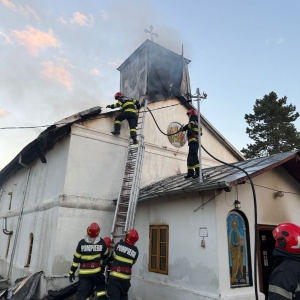 biserica_incendiu